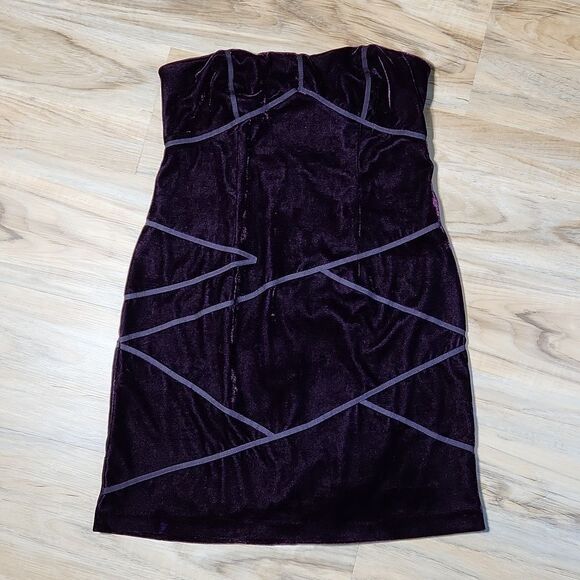 🔹️Urban Outfitters Silence + Noise Plum Velvet Strapless Cocktail Dress Small - Picture 2 of 12